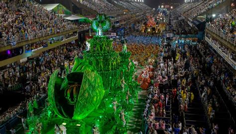 Il Festival do Rio: Un incontro fortuito tra samba e sperimentazione elettronica che ha trasformato il panorama musicale brasiliano