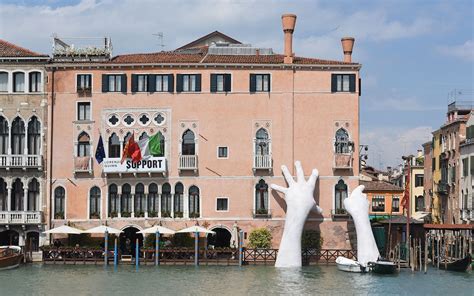 La Biennale di Venezia 2017: Una celebrazione caleidoscopica dell'arte e della cultura messicana con Gabriel Orozco come protagonista