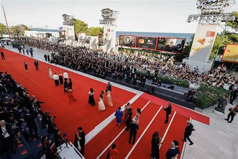 Il Festival Internazionale del Cinema di Manila: Un'Esplosione di Creatività e Incontro tra Culture sotto la Guida di Olsen Santos